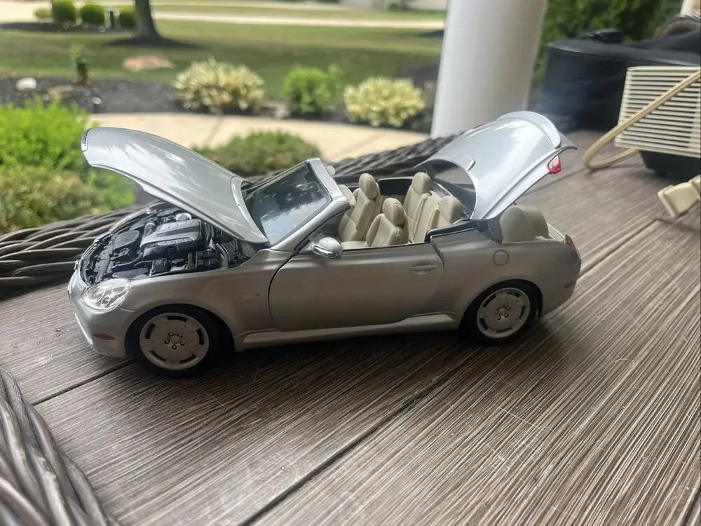Diecast Maisto Lexus SC 430 Special Edition 1:18 Scale